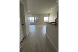 2831 N Oakland Forest Dr 304, Oakland Park