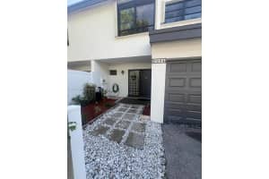 9894 Fairway Cove Lane, Plantation, FL 33324 - MLS#A11914931