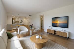 3300 W Rolling Hills Cir 701, Davie