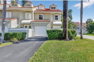 38 S Lakeshore Dr Hypoluxo, FL 33462 - MLS#A11915138