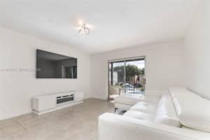 10748 N Kendall Dr N22, Miami