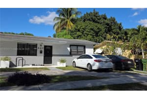 525 NE 132nd Terrace 525 y 526, North Miami, FL 33161, - MLS#A11915167