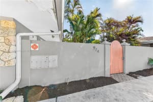 924 Ne 17th Ter 6 Fort Lauderdale, FL 33304 - MLS#A11915171