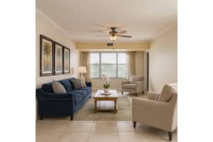 1526 Whitehall Dr 403, Davie