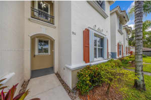 951 Ne 42nd Ter Homestead, FL 33033 - MLS#A11915299