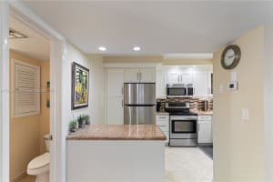 9820 S Hollybrook Lake Dr 16-105 Pembroke Pines, FL 33025 - MLS#A11915462