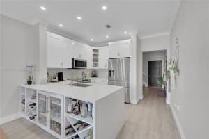 7060 Nw 177th St 204-12, Hialeah