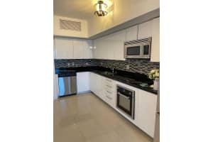 92 Sw 3rd St 3309, Miami