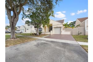 1431 Sw 85th Ave, Pembroke Pines