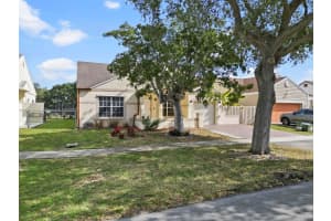 1431 Sw 85th Ave Pembroke Pines, FL 33025 - MLS#A11915805