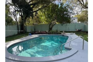 286 Nw 57th St, Miami