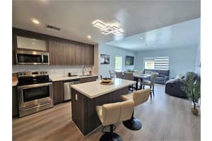 1938 Jackson St 202, Hollywood