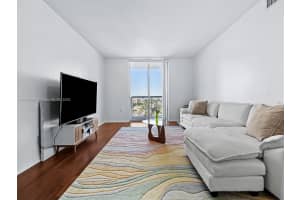 900 Sw 8th St 1208, Miami