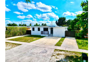 272 E 54th St Hialeah, FL 33013 - MLS#A11916086