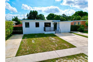 272 E 54th St Hialeah, FL 33013 - MLS#A11916086