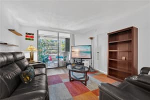 2801 Somerset Dr 411, Lauderdale Lakes