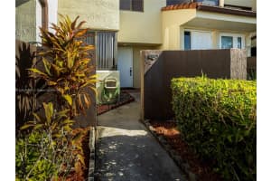 9761 Sw 138th Ave Hc1r Miami, FL 33186 - MLS#A11916485