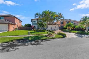 1521 Sw 87th Ter Pembroke Pines, FL 33025 - MLS#A11916491