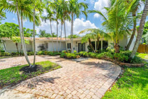 19694 Ne 23rd Ct Miami, FL 33180 - MLS#A11916505