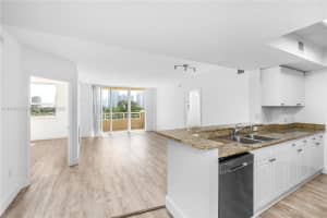 19501 W Country Club Dr 515, Aventura