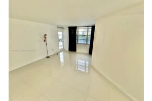 2750 Ne 183rd St 906, Aventura