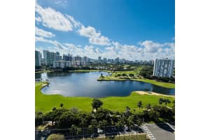 3625 N Country Club Dr 2505, Aventura