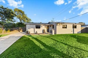 17121 Nw 82nd Ave Hialeah, FL 33015 - MLS#A11916698