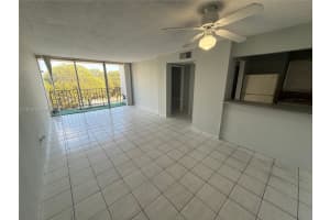 310 Fontainebleau Blvd 401, Miami