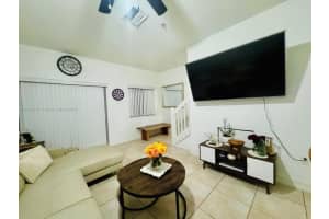 7985 Nw 8th St 112a, Miami