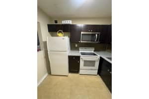 525 W 69th St 209, Hialeah