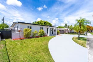 11030 Sw 42 St Miami, FL 33165 - MLS#A11916900