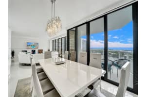 20281 E Country Club Dr 1114, Aventura