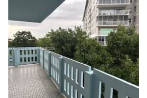 4001 Hillcrest Dr 416, Hollywood