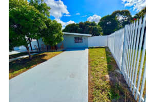 830 Se 7th Pl Hialeah, FL 33010 - MLS#A11917361