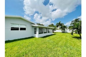 1931 Ne 55th Ct Fort Lauderdale, FL 33308 - MLS#A11917498