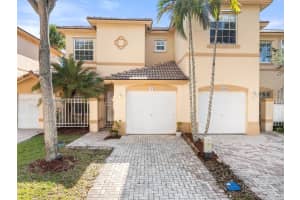 733 Nw 170th Ter, Pembroke Pines