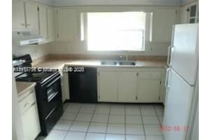 1338 White Pine Dr, Wellington