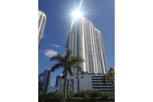 92 Sw 3rd St 1904, Miami