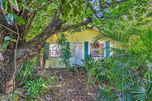 424 N J St Lake Worth, FL 33460 - MLS#A11917952