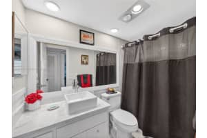 21 E Yacht Club Dr 505 North Palm Beach, FL 33408 - MLS#A11918139