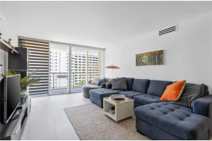 5600 Collins Ave APT 8Y, Miami Beach, FL 33140, - MLS#A11918175