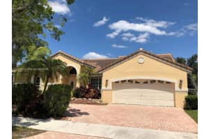 804 Verona Lake Dr, Weston