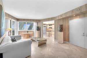 300 S Pointe Dr 906, Miami Beach