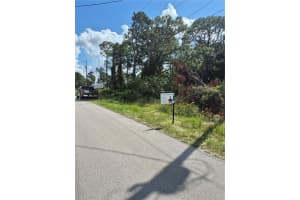 842 E Foxtail Lehigh Acres, FL 33974 - MLS#A11918219