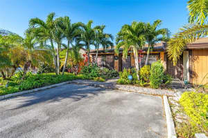2340 Evergreen Ct, Pembroke Pines