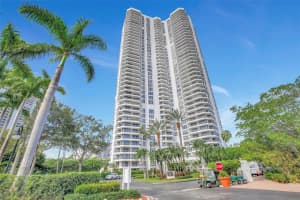 3500 Mystic Pointe Dr 1804, Aventura