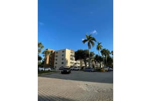 6950 Miami Gardens Dr 2-312a, Hialeah