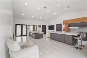 19494 Nw 61st Ave Hialeah, FL 33015 - MLS#A11918451