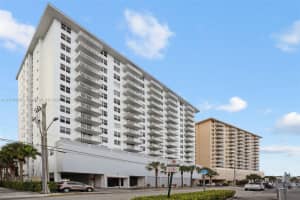 427 Golden Isles Dr 11f, Hallandale Beach