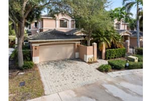 2649 Center Ct Dr 2-7, Weston